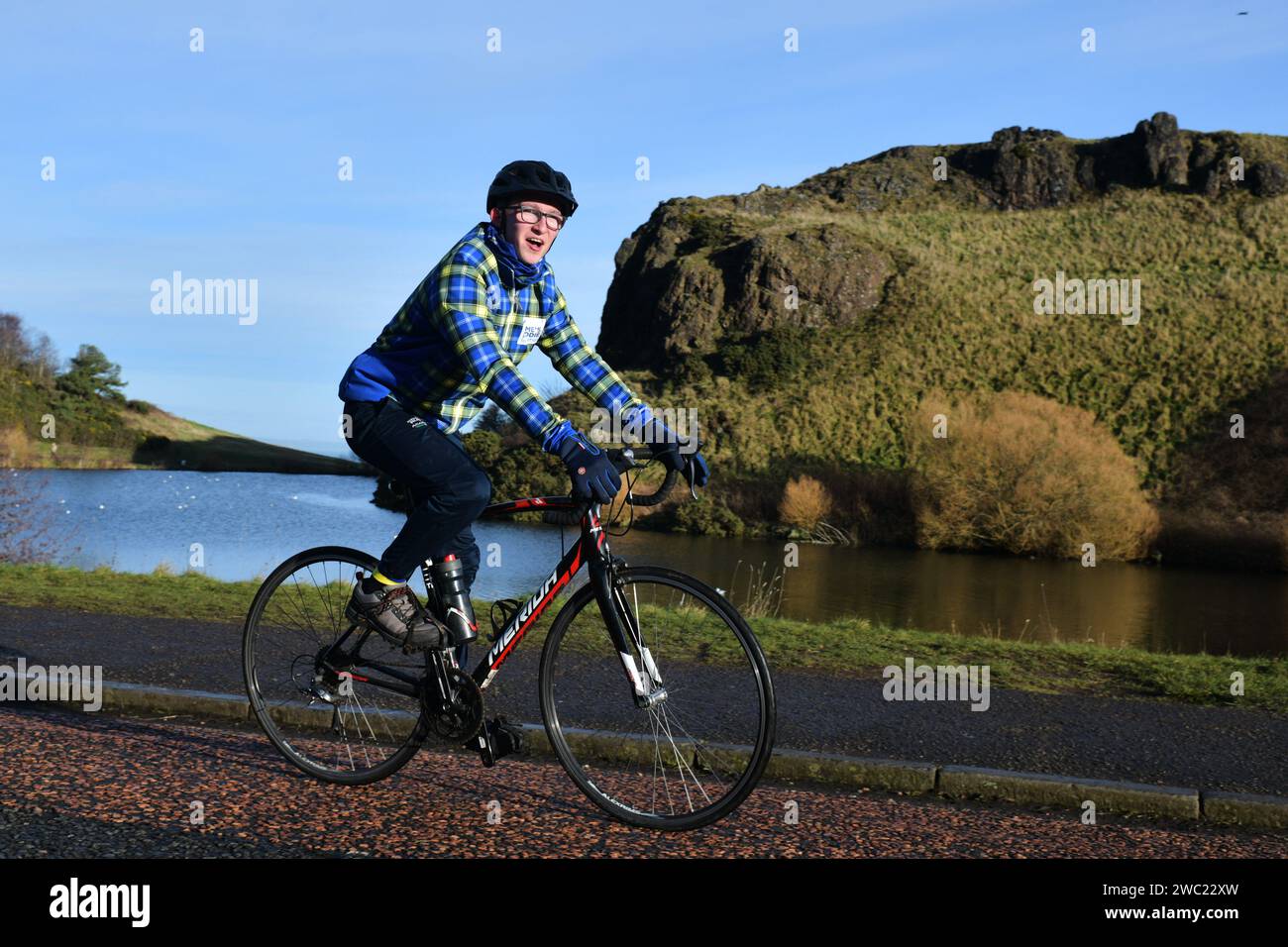 Edinburgh Scotland UK 13 January 2024 Cyclists In Holyrood Park For 3   Edinburgh Scotland Uk 13 January 2024 Cyclists In Holyrood Park For 3 Laps Of Arthurs Seat For Doddie Aid 2024 The Motor Neuron Disease Fundraising Programme Credit Sstalamy Live News 2WC22XW 