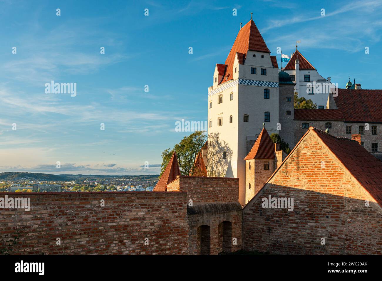 Keep with the Wittelsbach tower of the medieval Trausnitz hilltop castle above Landshut in the evening sun, Bavaria, Germany Stock Photo