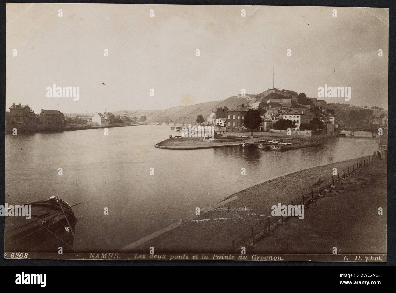 View of the headland Grognon in Namur at the mouth of the Sambre in the Maas, Belgium, Gustave Hermans, 1884 - 1914 photograph  Names (city) paper albumen print city-view in general; 'veduta'. river. fortified city Names (city). Mesh. Samban Stock Photo