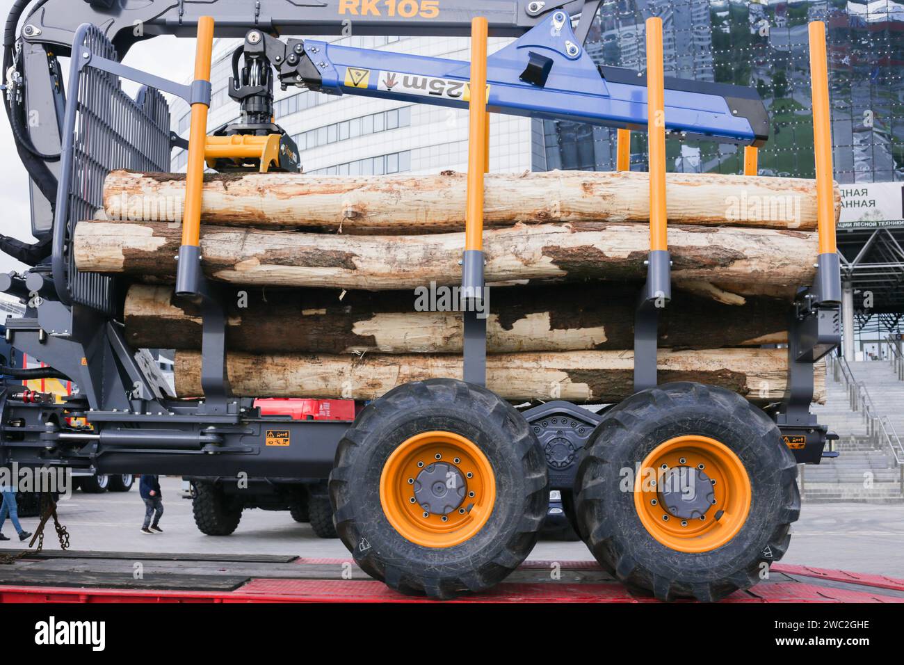 Lumber truck hi-res stock photography and images - Alamy