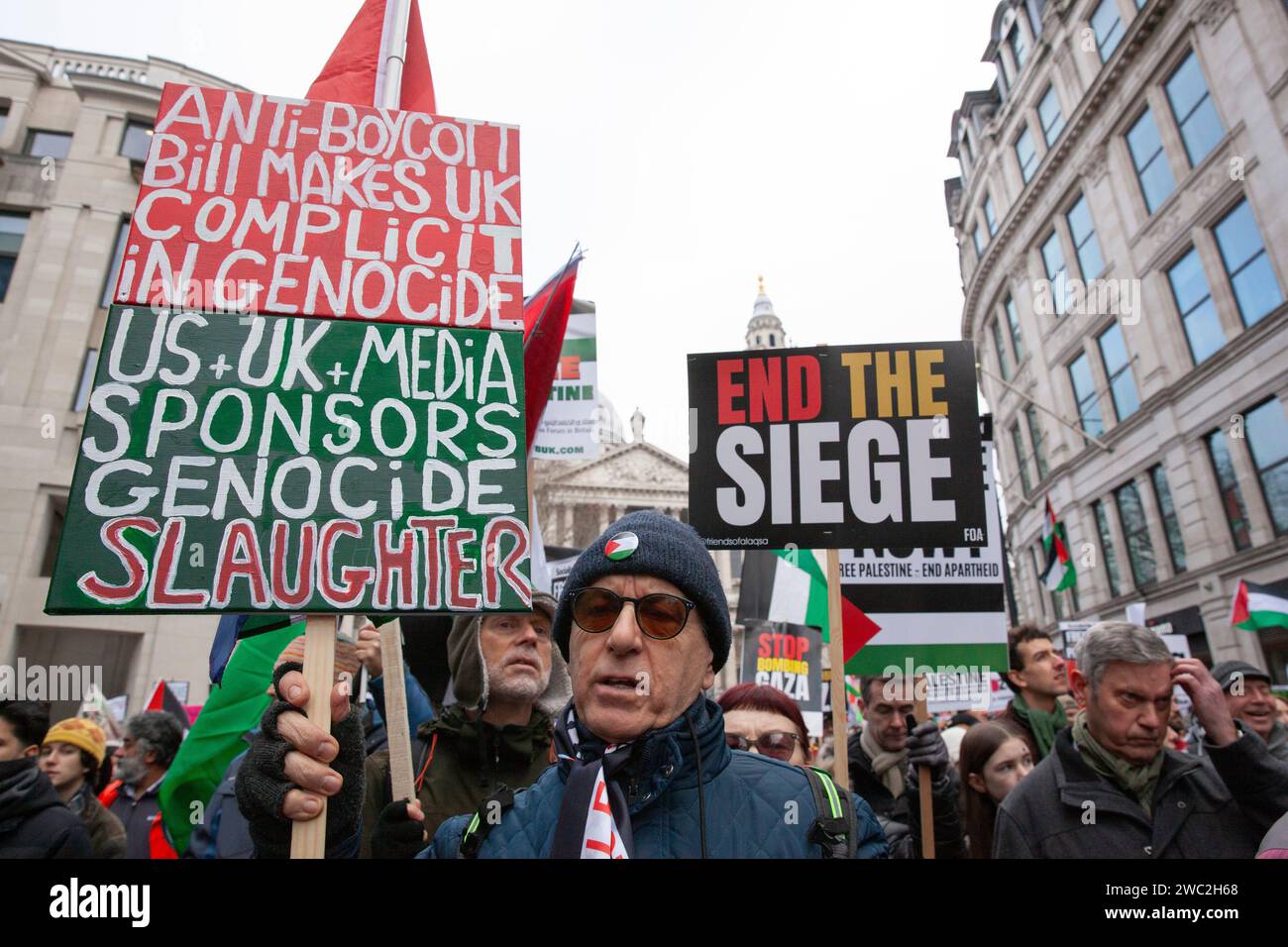 London, UK. 13th Jan, 2024. Thousands of people march past St Paul's Cathedral, calling for a ceasefire in Gaza. Credit: Anna Watson/Alamy Live News Stock Photo