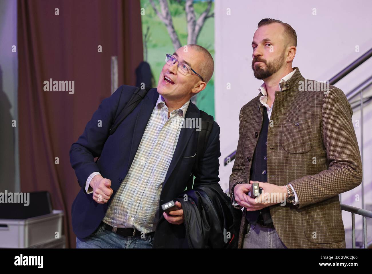 Greding, Germany. 13th Jan, 2024. Hansjörg Müller (l), former member of