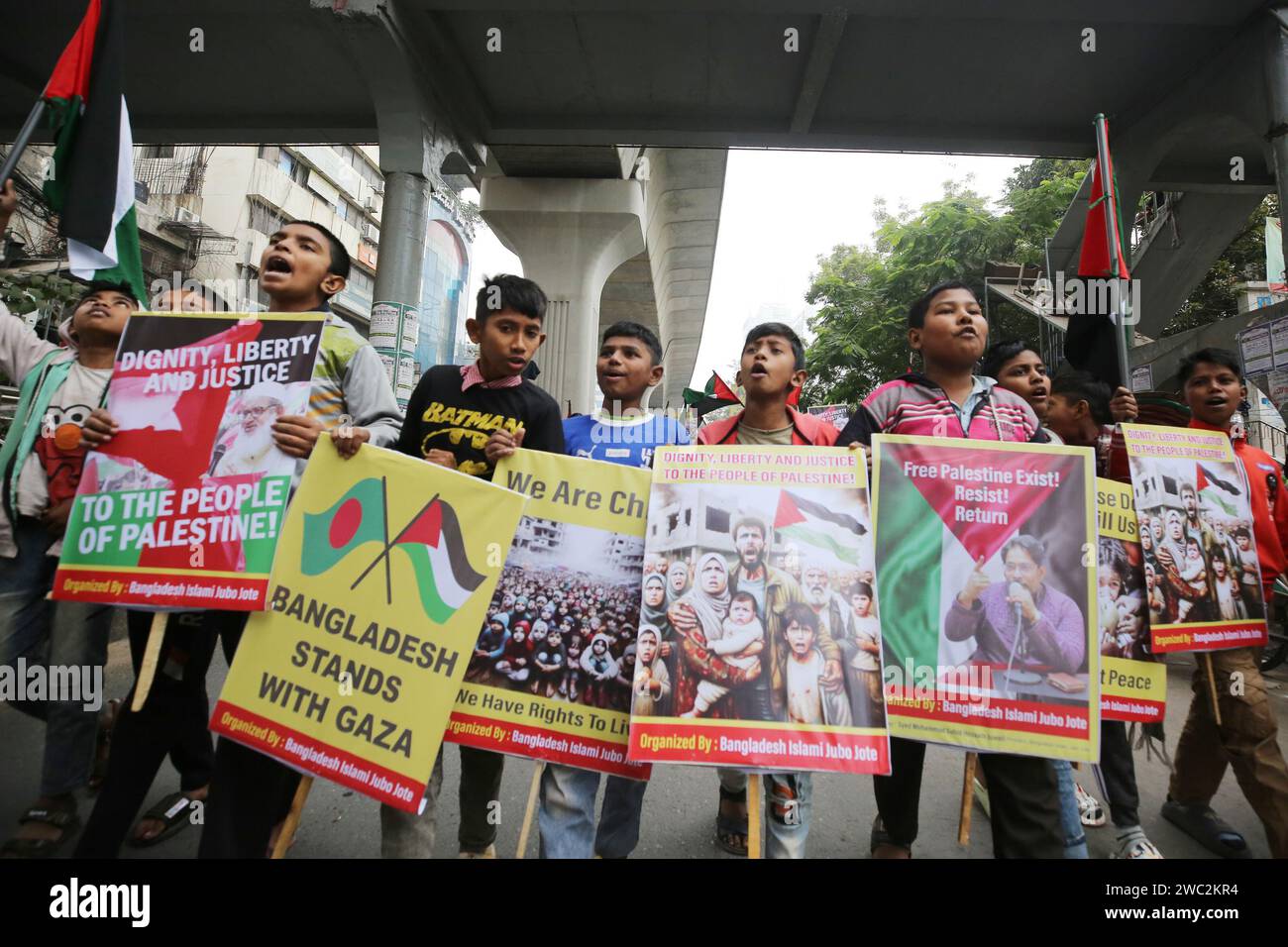 Dhaka, Bangladesh. 13th Jan, 2024. Bangladesh Islami Jubazot join a demonstration from the north gate of Dhaka Baitul Mukarram Mosque to protest against the Israel's attack on Palestinians and mass masacre. On 13 January 2024 Dhaka, Bangladesh (Photo by S A Masum/Eyepix Group/Sipa USA) Credit: Sipa USA/Alamy Live News Stock Photo