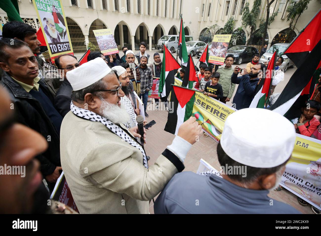 Dhaka, Bangladesh. 13th Jan, 2024. Bangladesh Islami Jubazot join a demonstration from the north gate of Dhaka Baitul Mukarram Mosque to protest against the Israel's attack on Palestinians and mass masacre. On 13 January 2024 Dhaka, Bangladesh (Credit Image: © S A Masum/eyepix via ZUMA Press Wire) EDITORIAL USAGE ONLY! Not for Commercial USAGE! Stock Photo