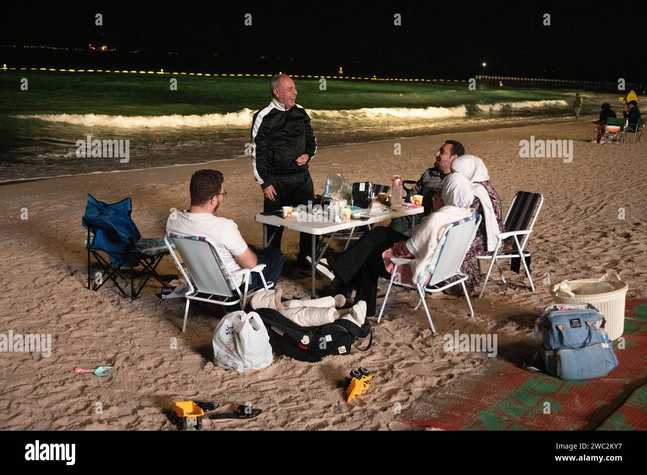 Dubai family picnic hi-res stock photography and images - Alamy