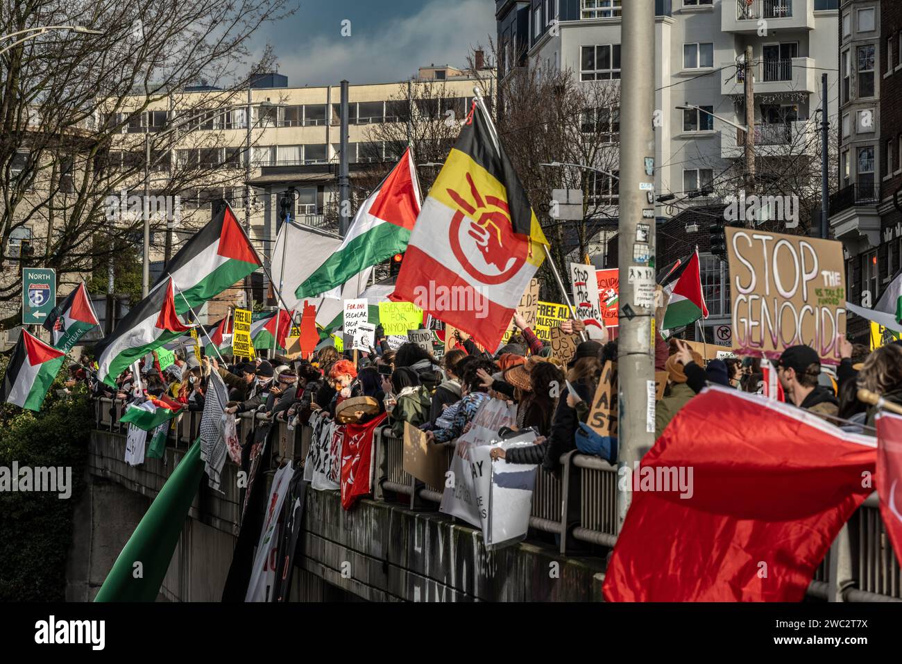 Seattle WA January 6 2024 Protesters Shut Down I 5 Freeway With A   Seattle Wa January 6 2024 Protesters Shut Down I 5 Freeway With A Free Palestine Rally 2WC2T7X 