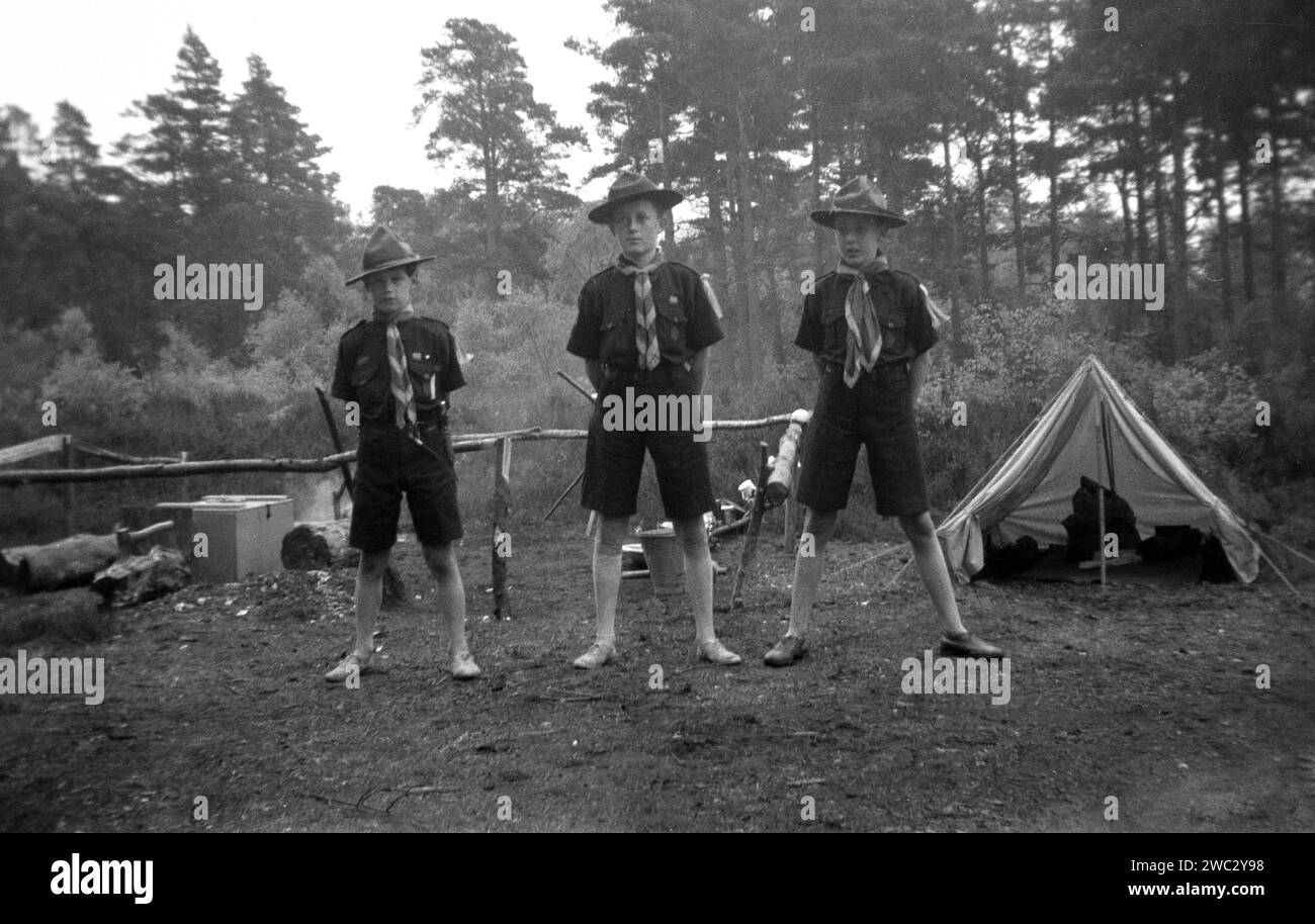 1941, historical, whitsun and in a forest at Broadstone, Poole, Dorset, a hawks inspection.  Brownsea Island, also near Poole, was in 1907, the place where the founder of the Scout movement, British Army Officier, Robert Baden-Powell first set up his trial camp for boys and the following year published his famous book, Scouting for Boys. Two years later, with his sister, Agnes, Baden-Powell founded the Girl Guides. Stock Photo