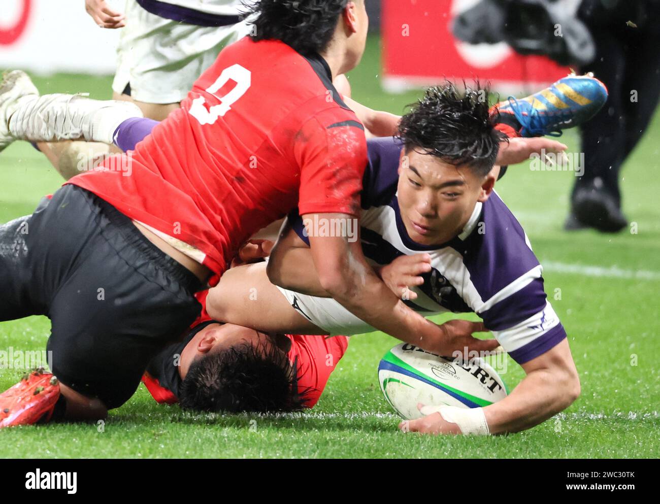 Tokyo, Japan. 13th Jan, 2024. Meiji University wing Kohaku Ebisawa carries the ball into the end zone to score a try during the 60th Japan University Rugby Championship final against Teikyo University at Japan's national stadium in Tokyo on Saturday, January 13, 2024. Teikyo university defeated Meiji University 34-15 and won the championship. (photo by Yoshio Tsunoda/AFLO) Stock Photo