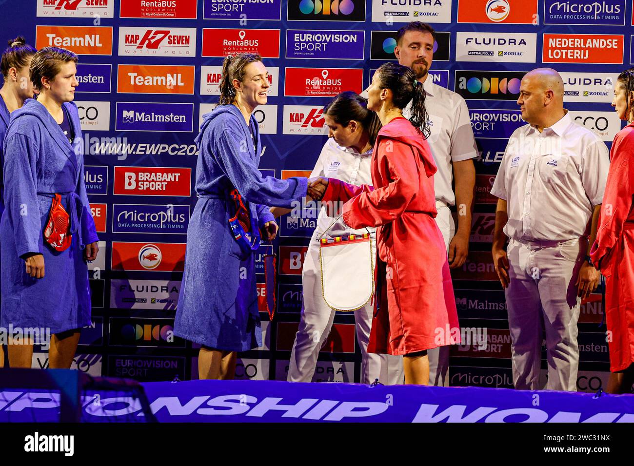 EINDHOVEN, NETHERLANDS - JANUARY 13: Maria Del Pilar Pena Carrasco of Spain and Sabrina van der Sloot of the Netherlands exchanging flags and shaking hands competing in the Spain during Netherlands of the European Waterpolo Championships 2024 Final Women at Pieter van den Hoogeband Swimming Stadium on January 13, 2024 in Eindhoven, Netherlands . (Photo by /BSR Agency) Credit: BSR Agency/Alamy Live News Stock Photo