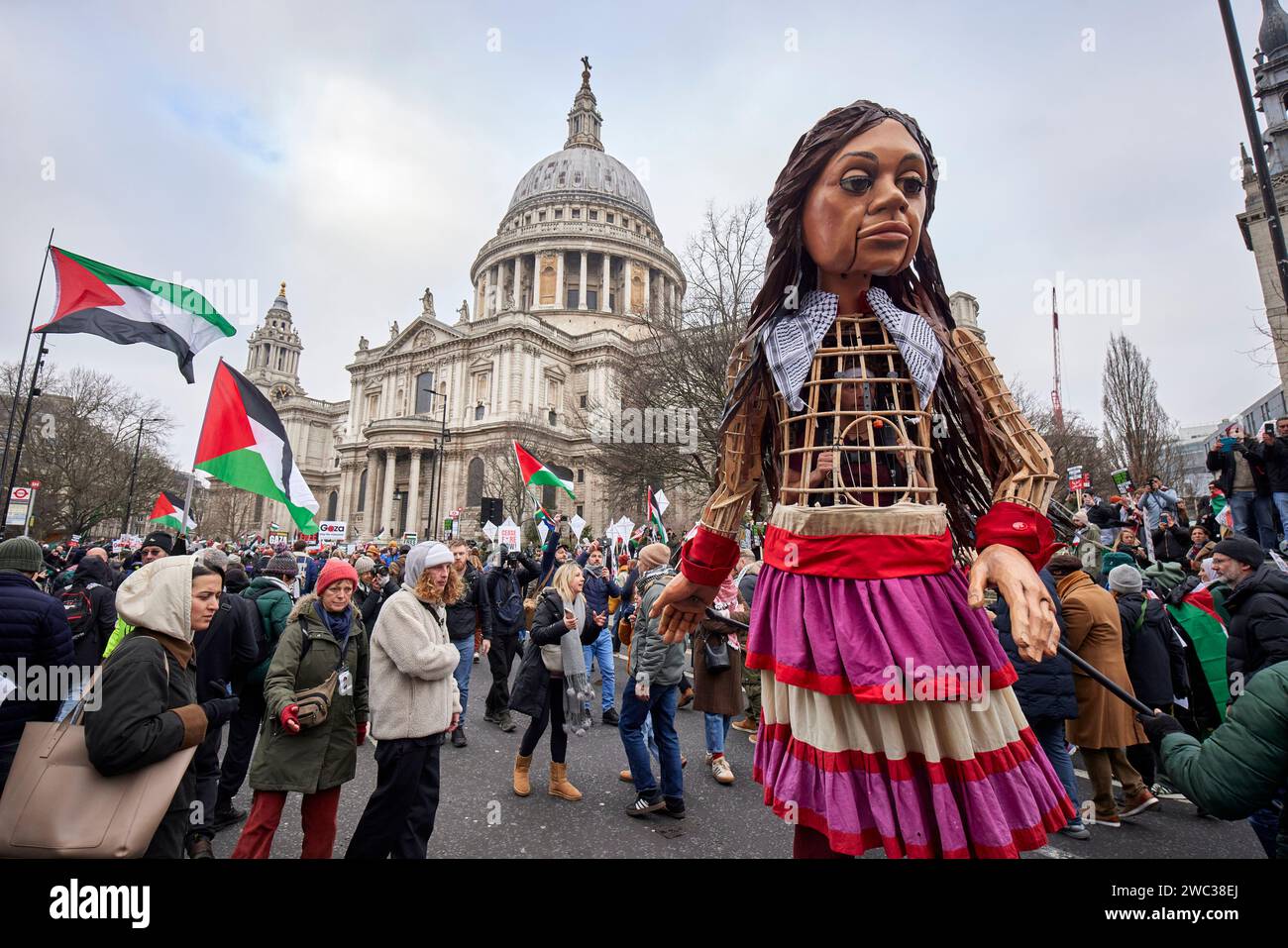 Protest Puppet London, England, 13th Jan 2024. Little Amal, a 12ft puppet of a Syrian ...
