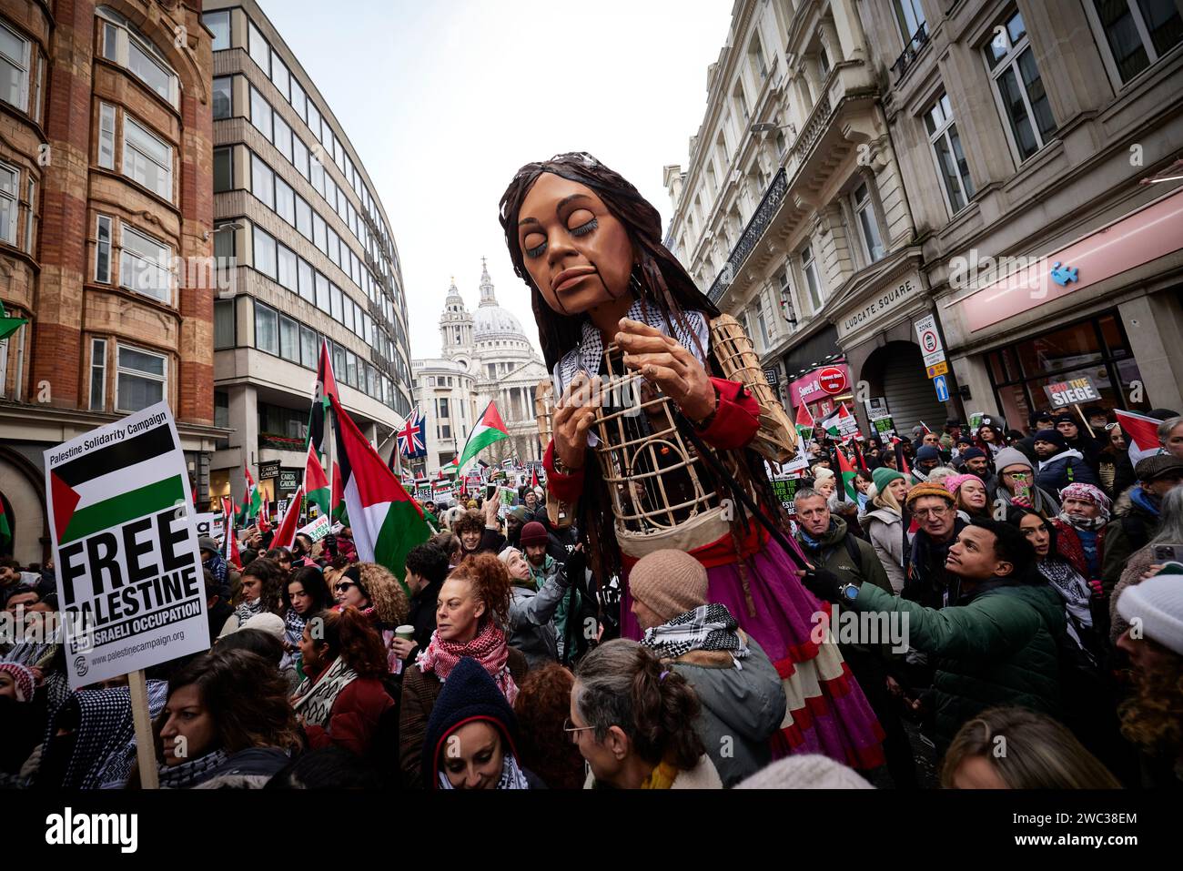 Protest Puppet London, England, 13th Jan 2024. Little Amal, a 12ft puppet of a Syrian ...