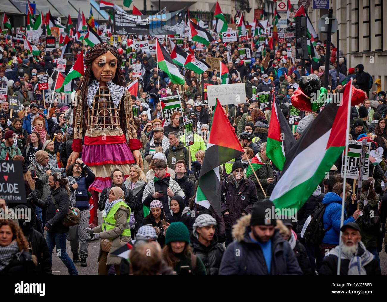 Protest Puppet London, England, 13th Jan 2024. Little Amal, a 12ft puppet of a Syrian ...