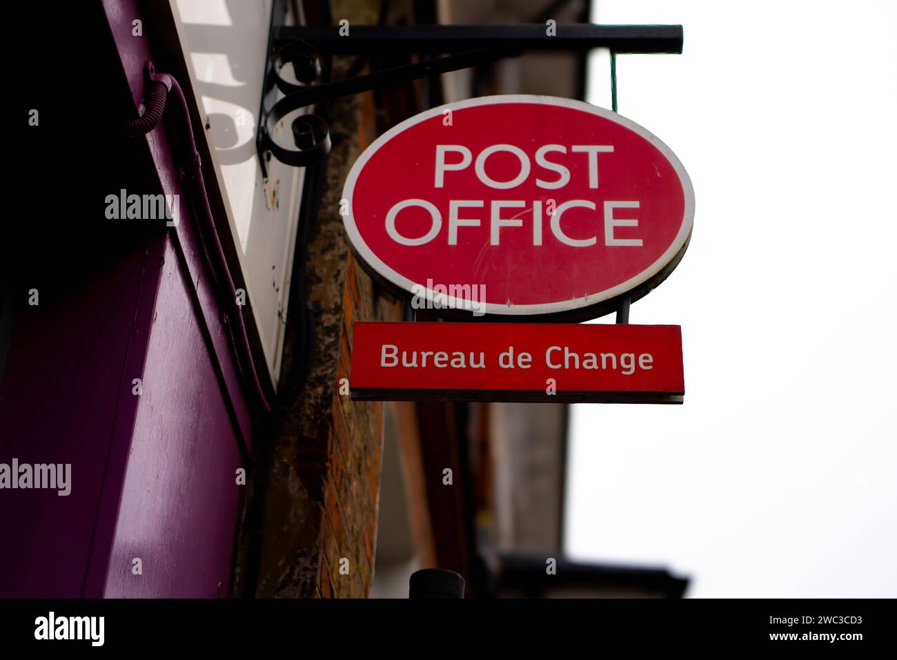 British Post Office hanging sign with Bureau de Change Stock Photo