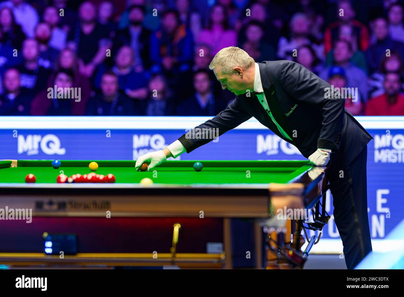 LONDON, UNITED KINGDOM. 13th Jan, 2024. Referee Robert Spencer tries to fix the ball on the table during Ali Carter and Mark Allen in Semi Finals of the 2024 MrQ Masters at Alexandra Palace on Saturday, January 13, 2024 in LONDON ENGLAND. Credit: Taka G Wu/Alamy Live News Stock Photo