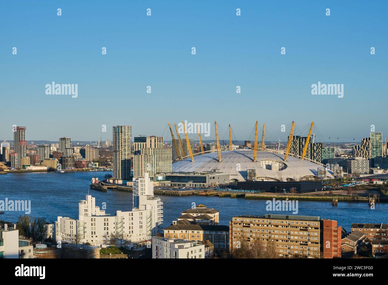 Aerial view of o2 arena and greenwich peninsula hi-res stock ...
