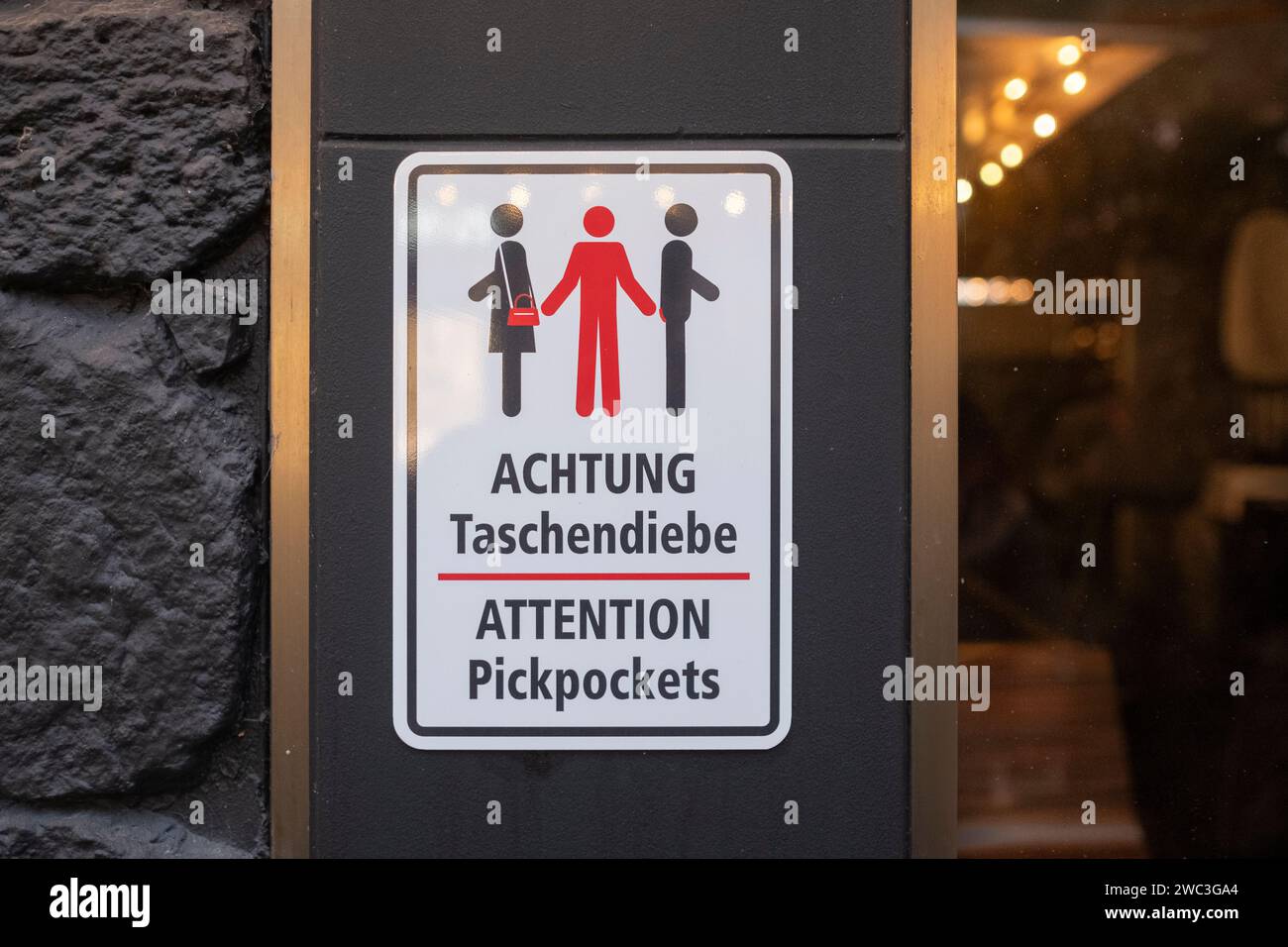Pickpocket warning sign hi-res stock photography and images - Alamy