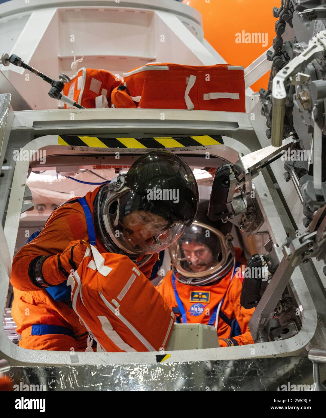 Houston, United States. 08 December, 2023. Inside the Orion Mockup, Artemis II Mission Specialists Christina Koch of NASA, left, and Jeremy Hansen of CSA, during emergency egress training at the Johnson Space Center, December 8, 2023 in Houston, Texas.  Credit: James Blair/NASA/Alamy Live News Stock Photo