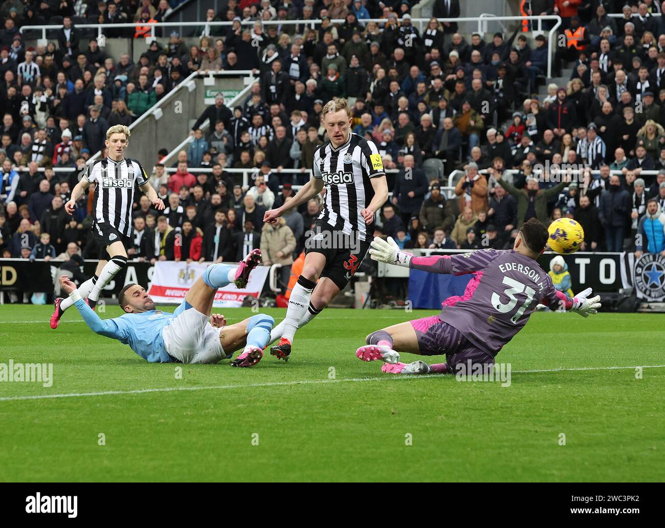 Newcastle Upon Tyne, UK. 13th Jan, 2024. Sean Longstaff of Newcastle United shoots to score but the goal was ruled out for offside during the Premier League match at St. James' Park, Newcastle Upon Tyne. Picture credit should read: Nigel Roddis/Sportimage Credit: Sportimage Ltd/Alamy Live News Stock Photo