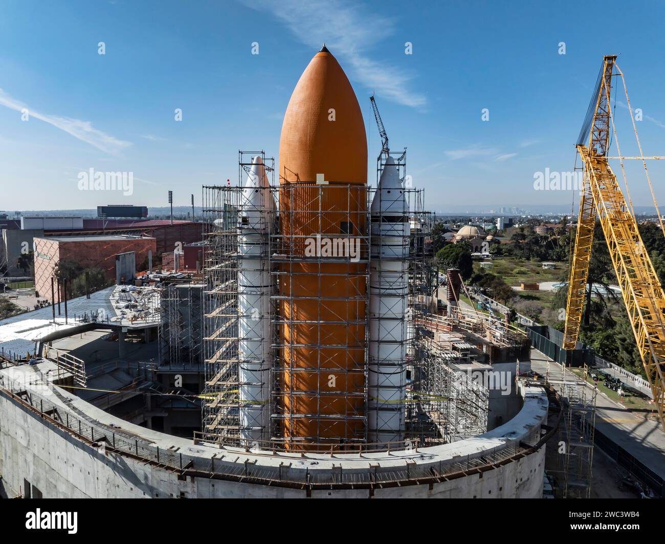 Los Angeles, USA. 13th Jan, 2024. A giant orange fuel tank and two twin solid rocket boosters for the Space Shuttle display at the California Science Center are now in place. The Shuttle Endeavour will be placed upon the orange tank later this month, and the building will be eventually enclosed. 1/13/2024 Los Angeles, CA., USA (Photo by Ted Soqui/Sipa USA) Credit: Sipa USA/Alamy Live News Stock Photo