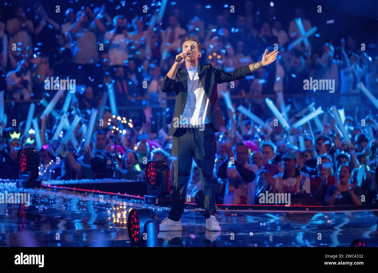 Berlin, Germany. 13th Jan, 2025. Florian Silbereisen sings at the live