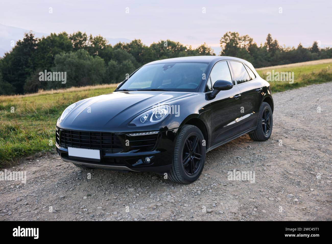 Car parked at roadside hi-res stock photography and images - Alamy