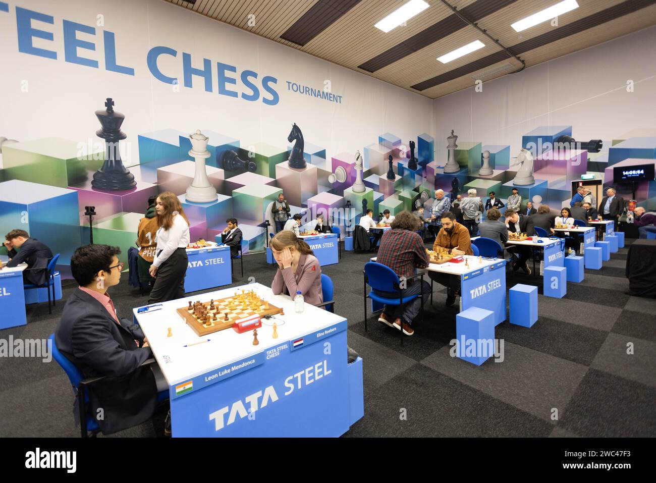 Wijk Aan Zee, Netherlands. 13th Jan, 2024. Contestants take part in the