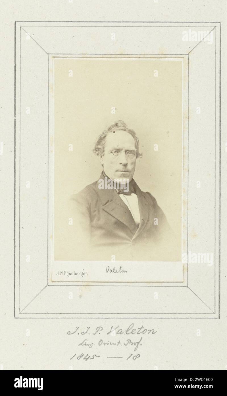 Portrait of J.J.P. Valeton, professor in the Faculty of Philosophy and Arts at the University of Groningen, Johannes Hinderikus Egenberger, c. 1860 - c. 1864 Photograph. visit card  Utrecht paper albumen print historical persons (portraits and scenes from the life) Stock Photo