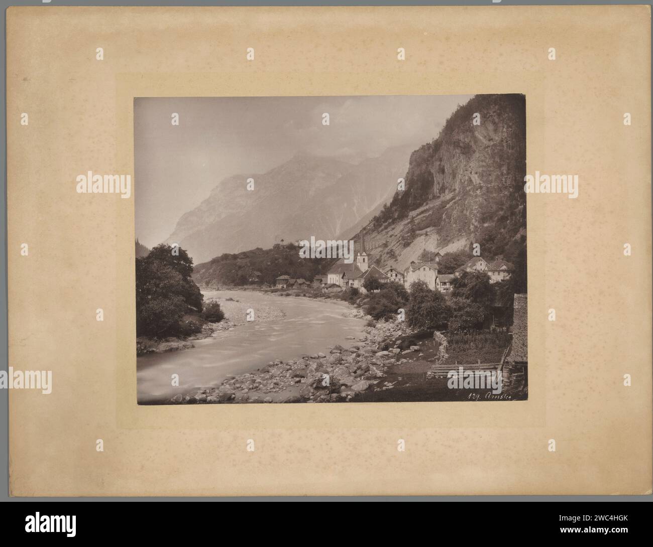 View of Amsteg on the Chärstelenbach in Silenen, Switzerland, Anonymous, 1870 - 1930 photomechanical print  Amus paper. cardboard collotype river Chärstelenbach. Amsteg Stock Photo