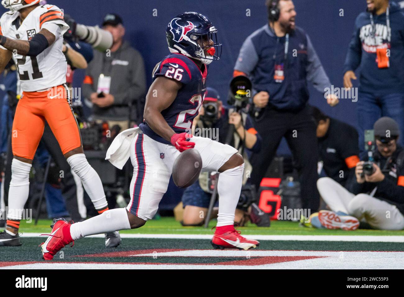 Houston, TX, USA. 13th Jan, 2024. Houston Texans running back Devin