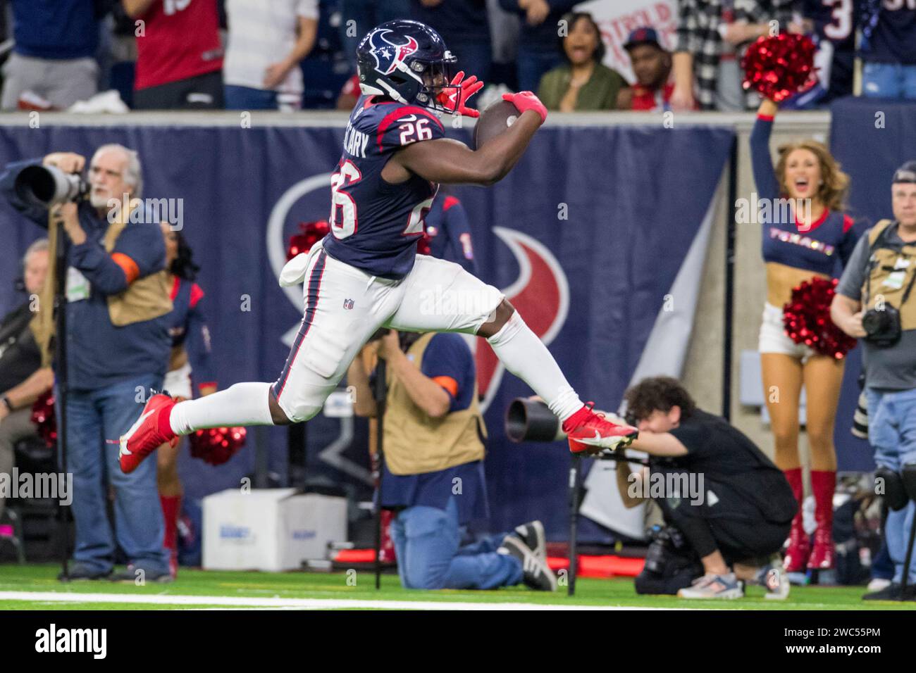 Houston TX USA 13th Jan 2024 Houston Texans Running Back Devin   Houston Tx Usa 13th Jan 2024 Houston Texans Running Back Devin Singletary 26 Runs For A Touchdown During A Wild Card Playoff Game Between The Cleveland Browns And The Houston Texans In Houston Tx Trask Smithcsmalamy Live News 2WC55PM 