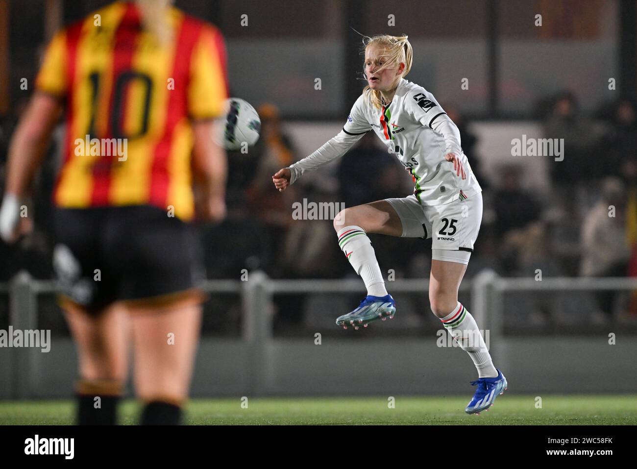 Linde Veefkind (25) of OHL pictured during a female soccer game between