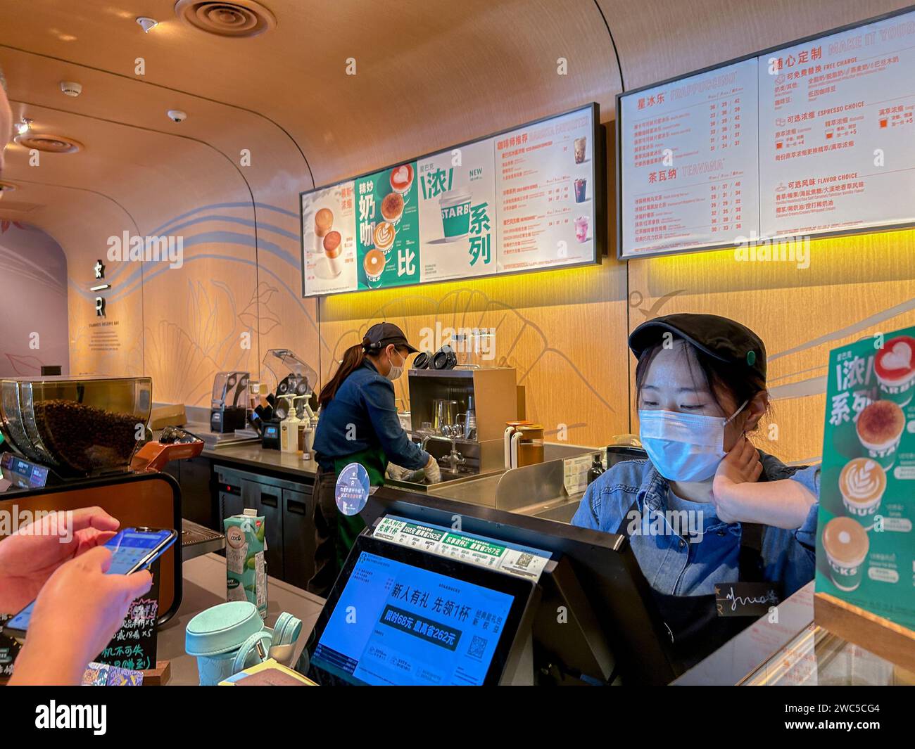 Beijing, China, Chinese People, Teenage Women Working, in Starbucks Coffee Shop, in old City Center, Xicheng, 'Fangzhuanchang Hutong », restaurant Stock Photo