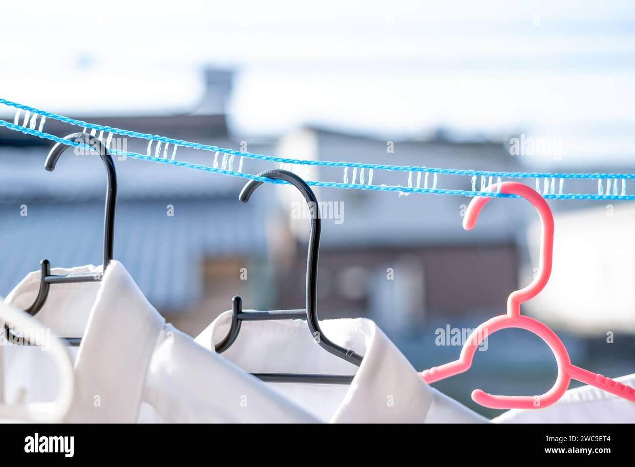 Drying clothes in the sun using a laundry rope that keeps clothes separated in windy conditions