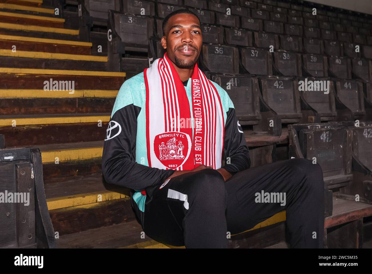 Donovan Pines signs for Barnsley FC on a free until 2025 transfer for