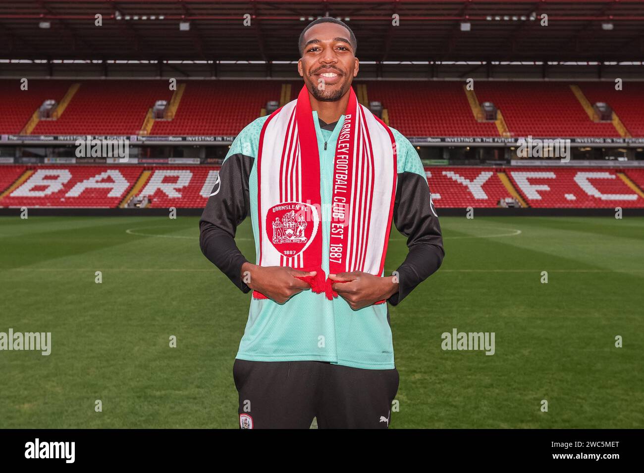 Donovan Pines signs for Barnsley FC on a free until 2025 transfer for