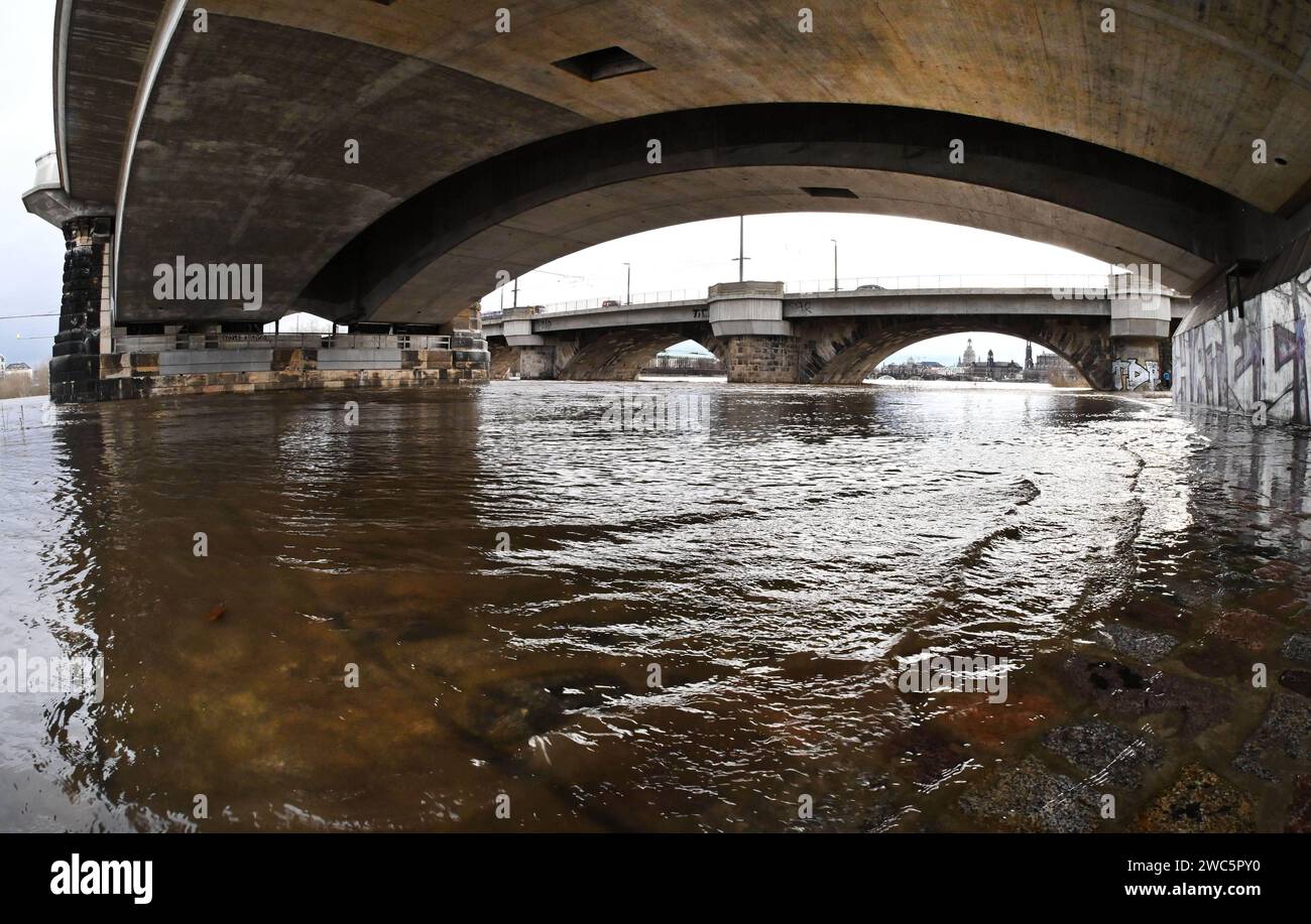 GER Sachsen Dresden Elbufer Hochwasser Durch Schneeschmelze In ...