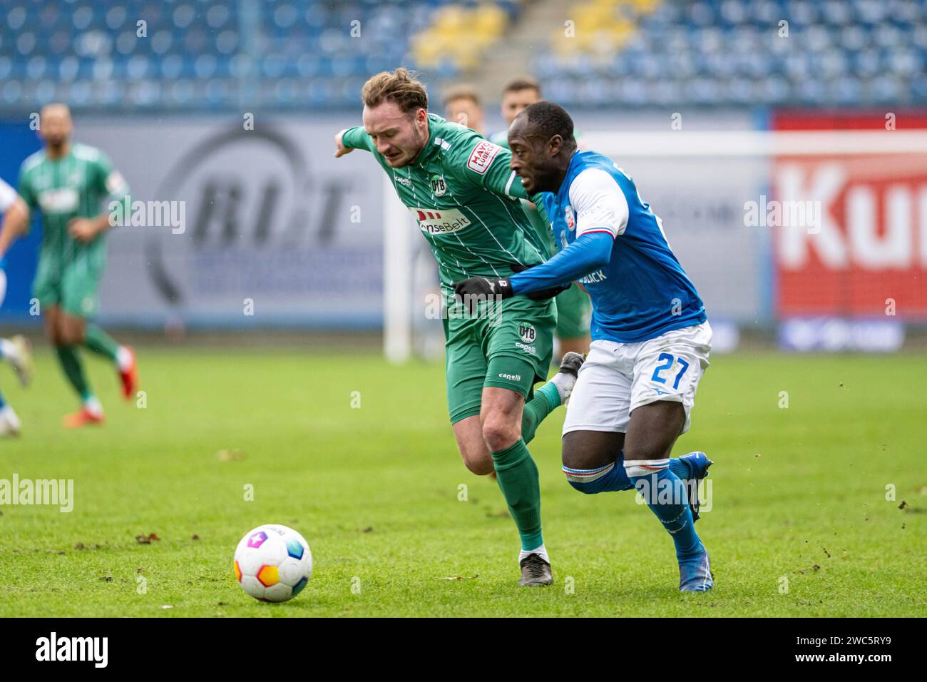 Rostock, Deutschland 14. Januar 2024: Testspiel - 2023/2024 - FC Hansa Rostock vs. VfB Lübeck Im Bild: v. li. im Zweikampf Florian Egerer (VfB Lübeck) und Christian Kinsombi (Hansa Rostock) Stock Photo