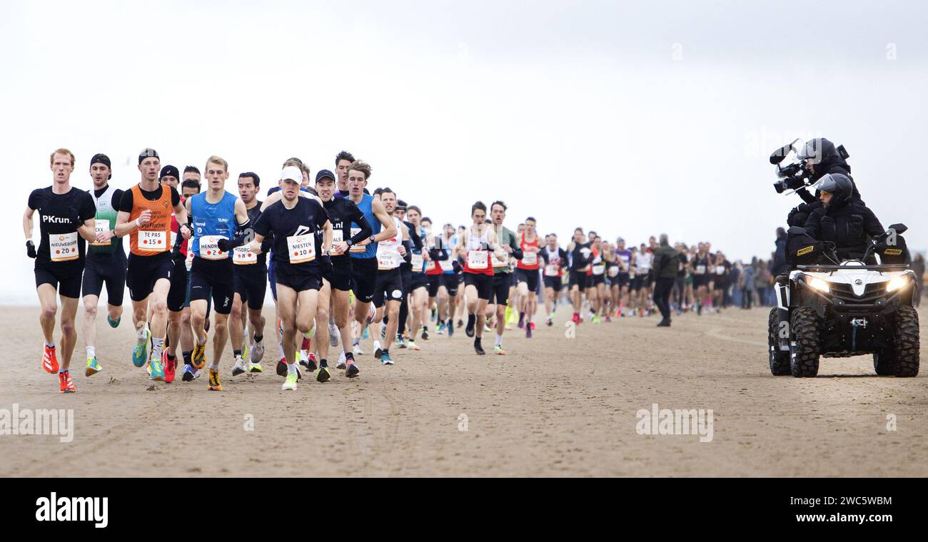 EGMOND AAN ZEE The leading group for the men on the beach during the NN Egmond Half Marathon