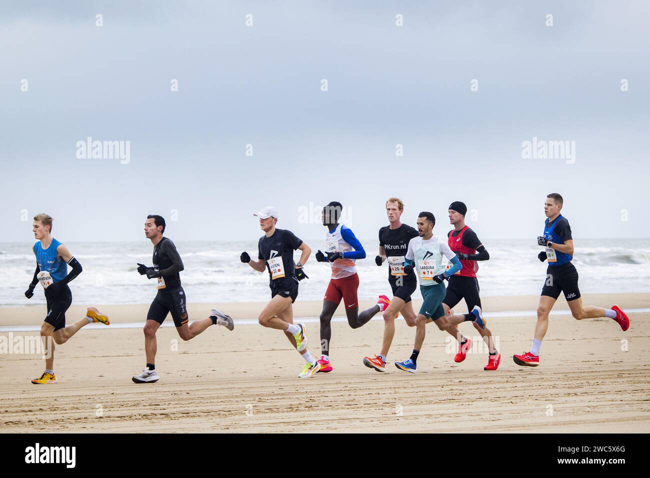 EGMOND AAN ZEE The leading group for the men on the beach during the NN Egmond Half Marathon