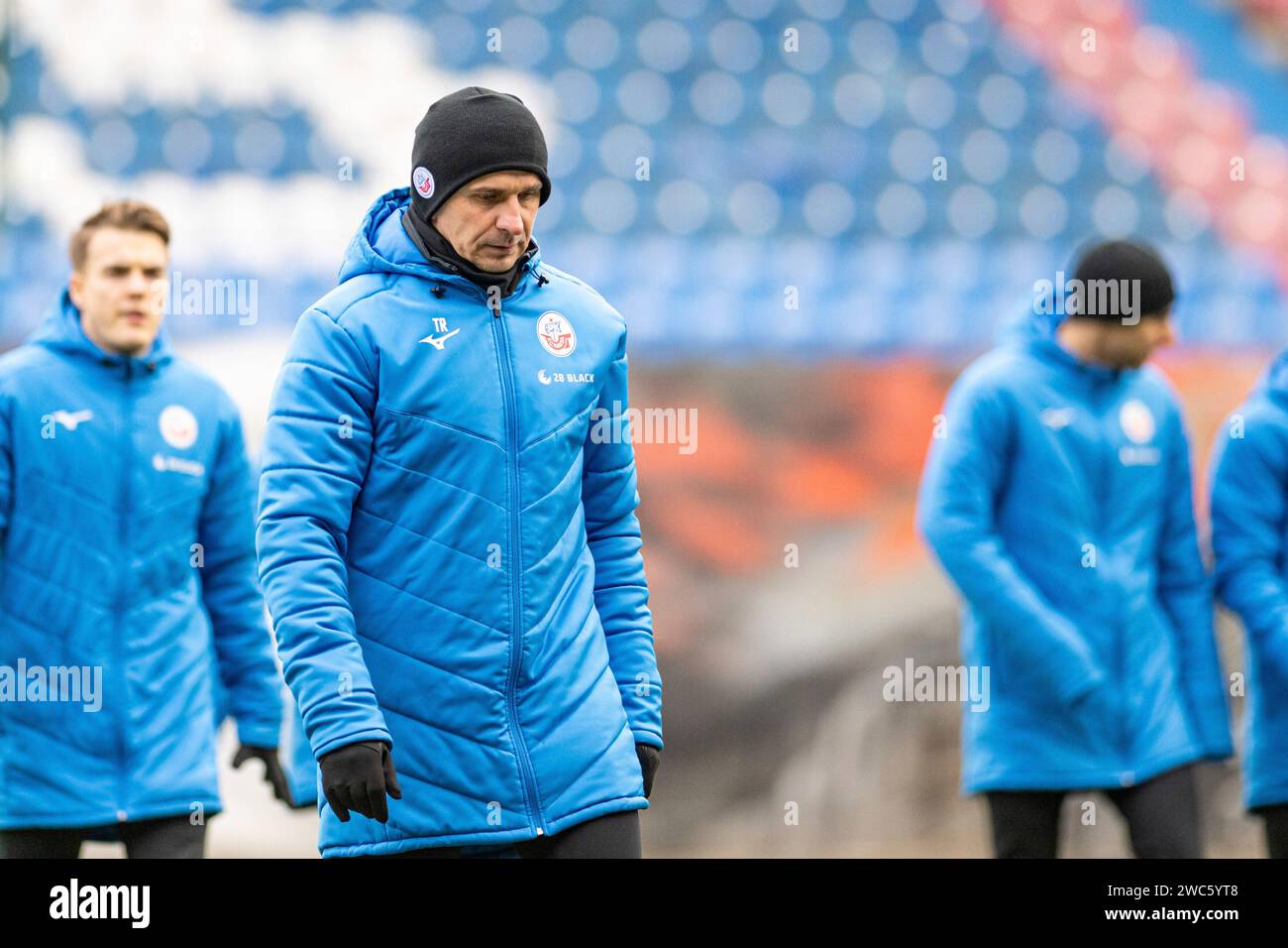 Rostock, Deutschland 14. Januar 2024: Testspiel - 2023/2024 - FC Hansa Rostock vs. VfB Lübeck Im Bild: Trainer Mersad Selimbegovic (Hansa Rostock) mit gesenktem Kopf Stock Photo