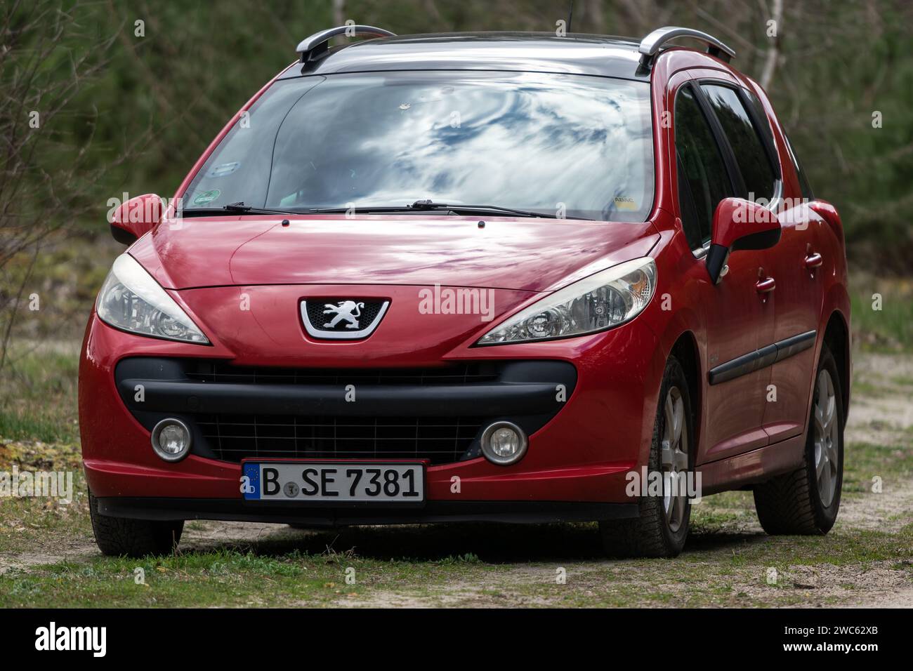 Peugeot 207 1.4 - 2009 (FL) - French popular subcompact city car