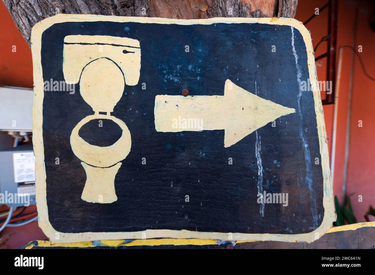 Toilet, hint, WC, direction, hint, painted, picture, arrow, toilet sign Stock Photo Alamy