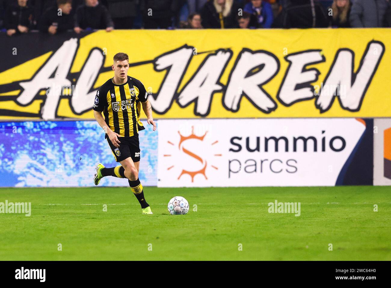 ARNHEM, NETHERLANDS - JANUARY 14: Ramon Hendriks of Vitesse during the Dutch Eredivisie match between Vitesse and FC Utrecht at Stadion Gelredome on January 14, 2024 in Arnhem, Netherlands. (Photo by Ben Gal/Orange Pictures) Stock Photo