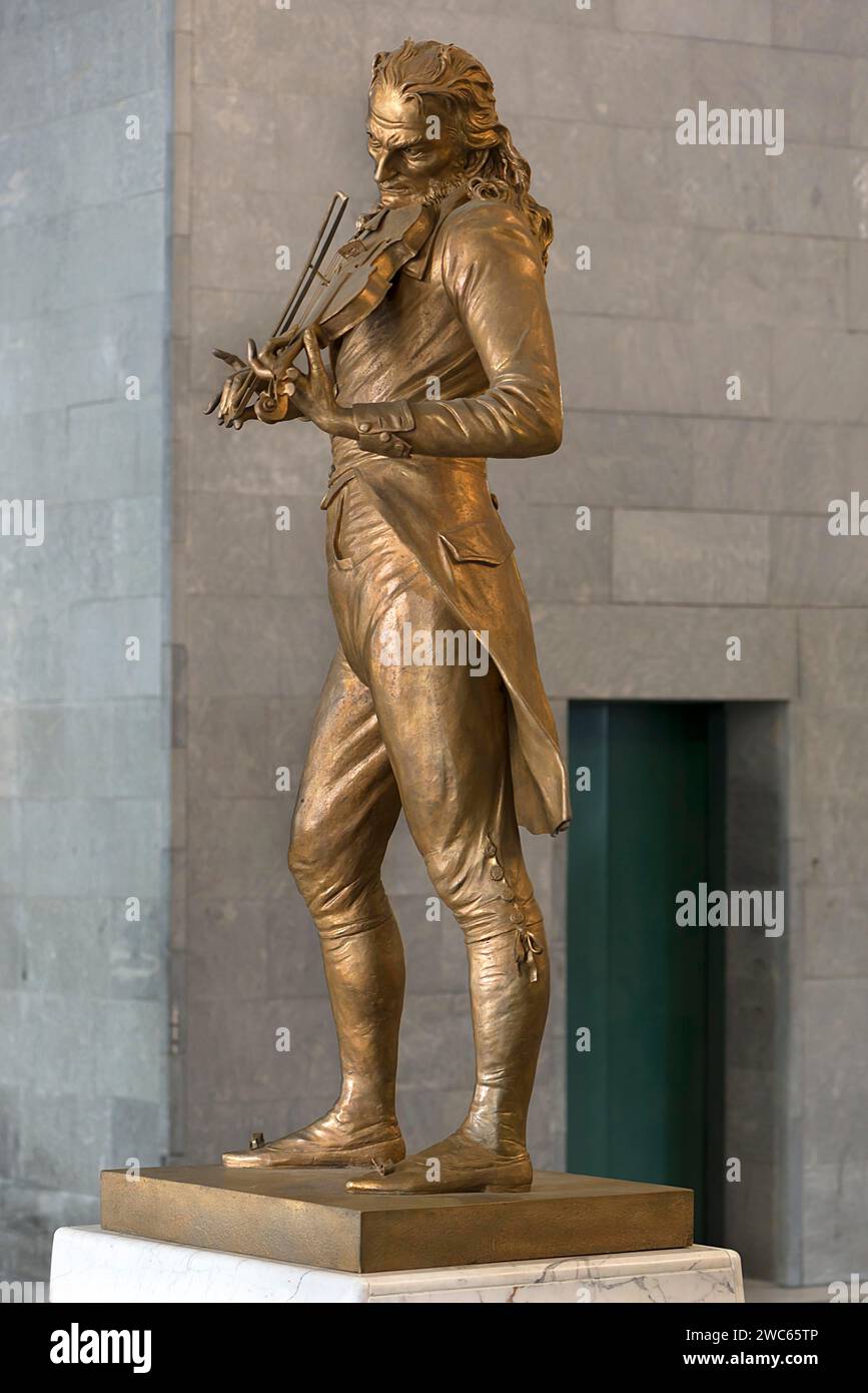 Bronze statue of the violinist Niccolo Paganini by the artist Niccolo Tommaseo, entrance hall of the Teatro Carlo Felice, Passo Eugenio Montale, 4 Stock Photo