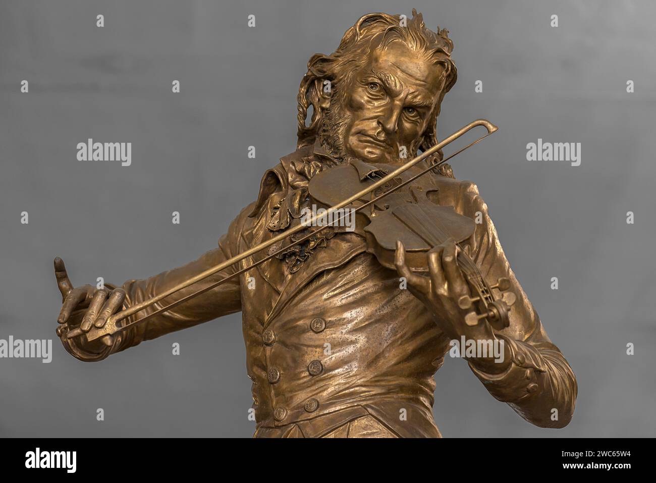 Detailed view of the bronze statue of the violinist Niccolo Paganini by the artist Niccolo Tommaseo, entrance hall of the Teatro Carlo Felice, Passo Stock Photo