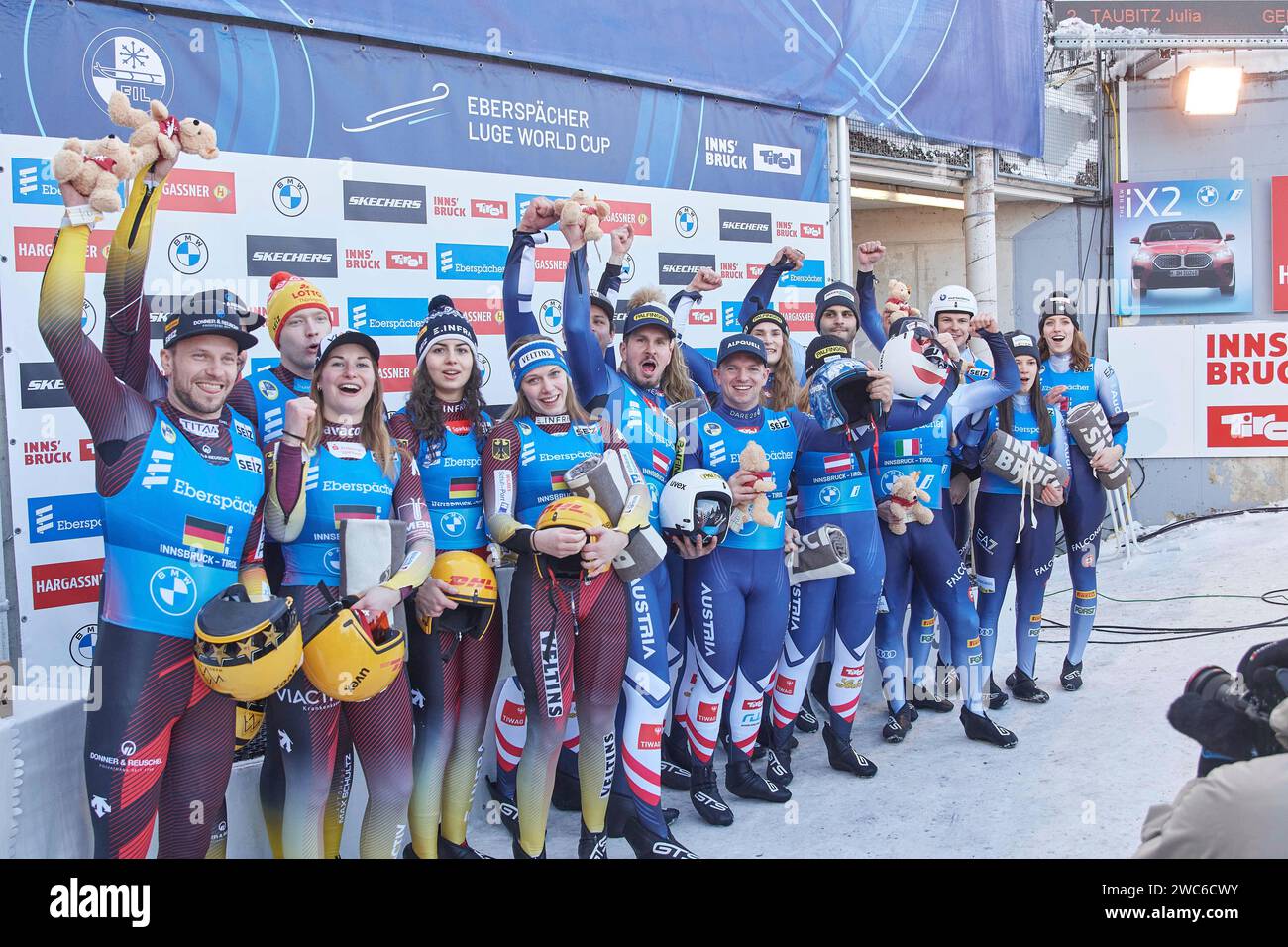 Innsbruck, Österreich 13.- 14. Januar 2024: Eberspächer Rennrodel Weltcup - 2023/2024 - 14.01.2024 Im Bild: Flowerzeremonie v.li.Julia Taubitz, Tobias Wendl/Tobias Arlt, Max Langenhan, Jessica Degenhardt/Cheyenne Rosenthal (GER), Madeleine Egle, Thomas Steu/Wolfgang Kindl, Nico Gleirscher, Selina Egle/Lara Michaela Kipp (AUT), Verena Hofer, Emanuel Rieder/Simon Kainzwalder, Dominik Fischnaller, Andrea Voetter/Vötter/Marion Oberhofer (ITA) Stock Photo