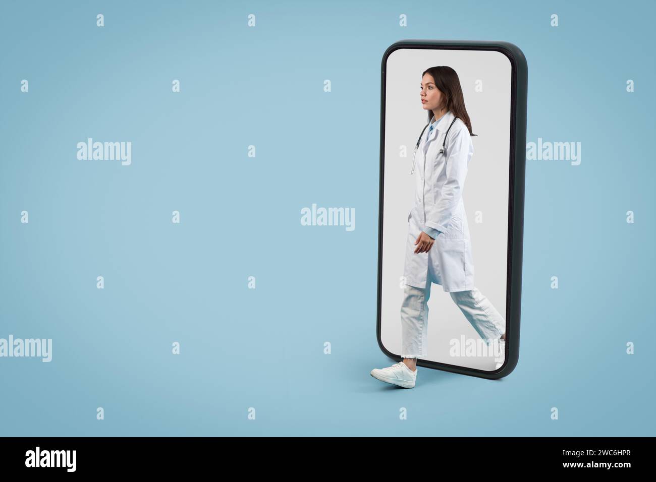 Female doctor smartphone telemedicine tech hi-res stock photography and ...