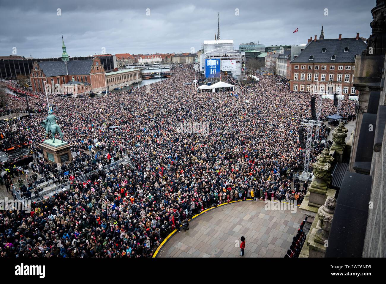 Large crowds during the proclamation at Christiansborg Palace Square in ...