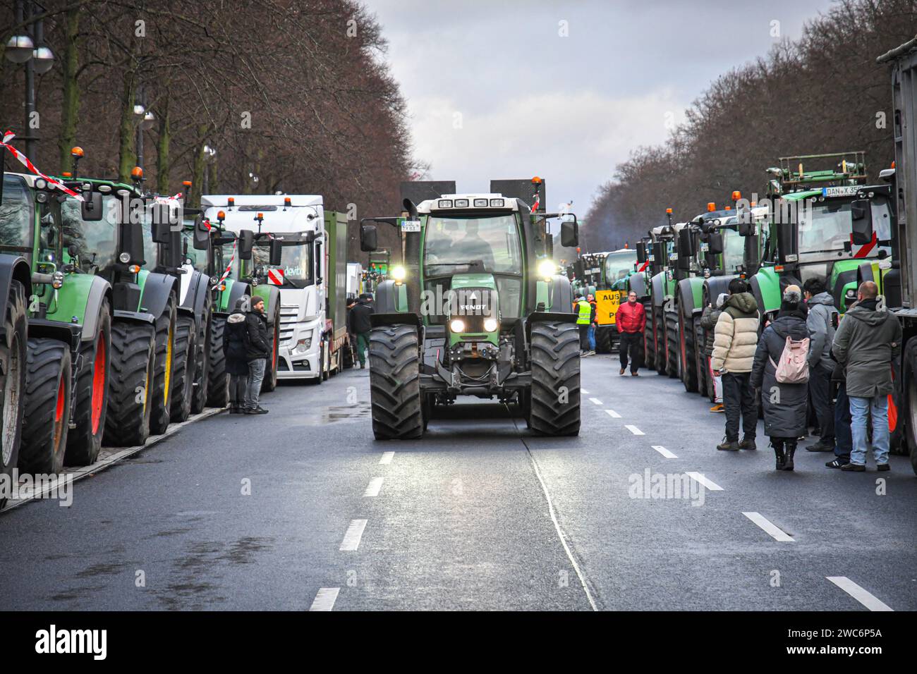 Berlin,Germany 14th january 2024.Farmers and truckers are protesting at the Brandenburger Tor against subsidy cuts.Credit:Pmvfoto/Alamy Live News Stock Photo