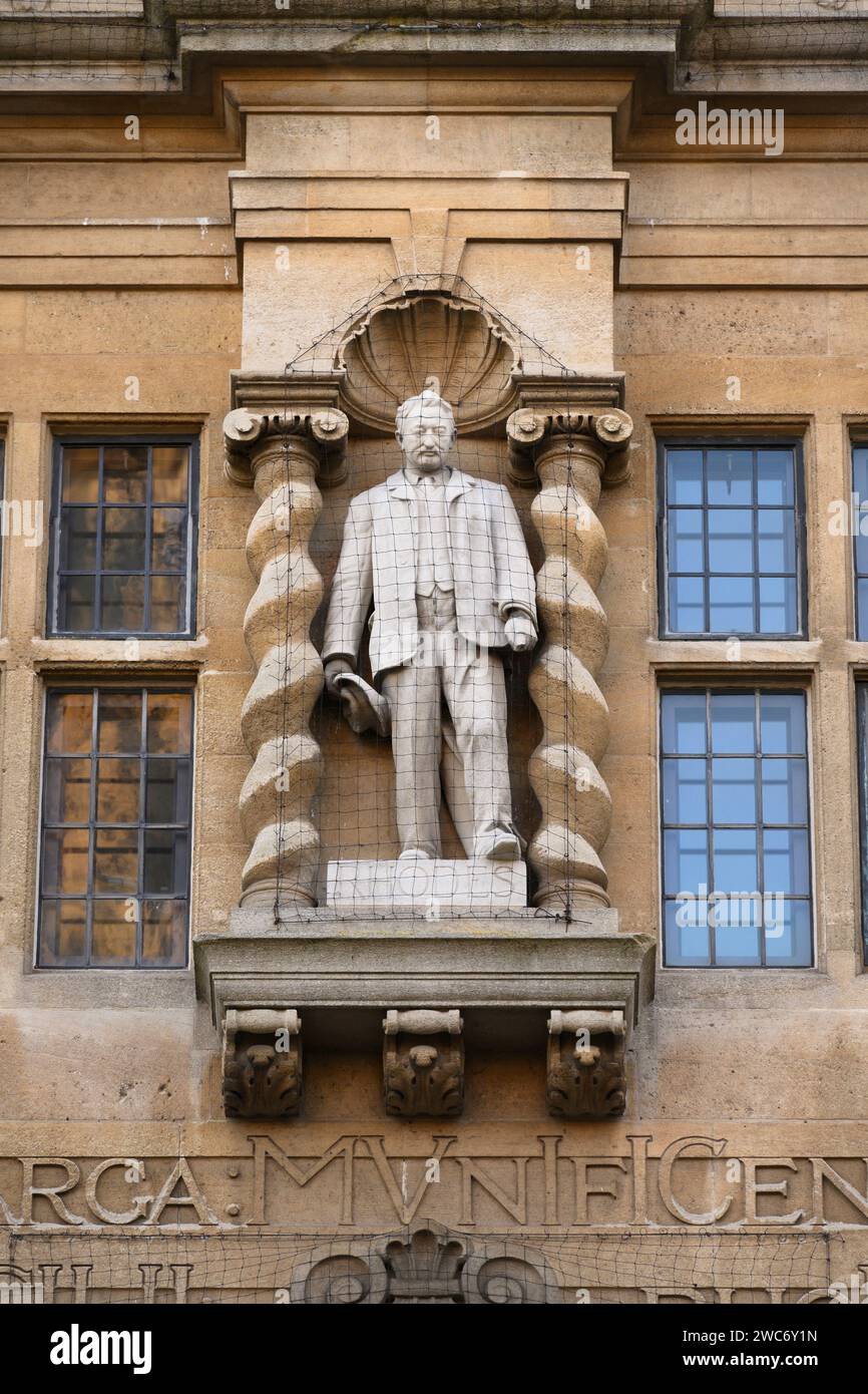 Cecil Rhodes statue above the doorway of Oriel Colleges, Cecil Rhodes ...